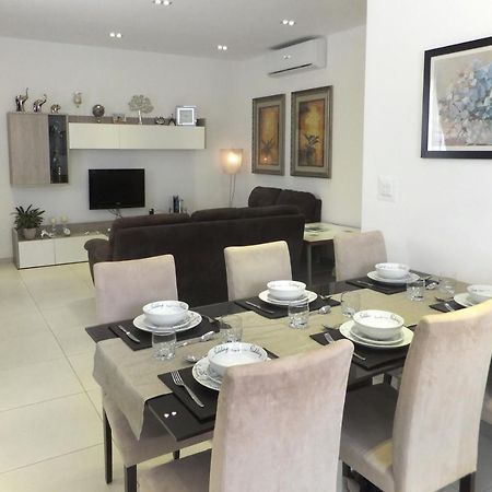 Cozy Rooms - Great Bus Connections - Free Parking Mosta Luaran gambar