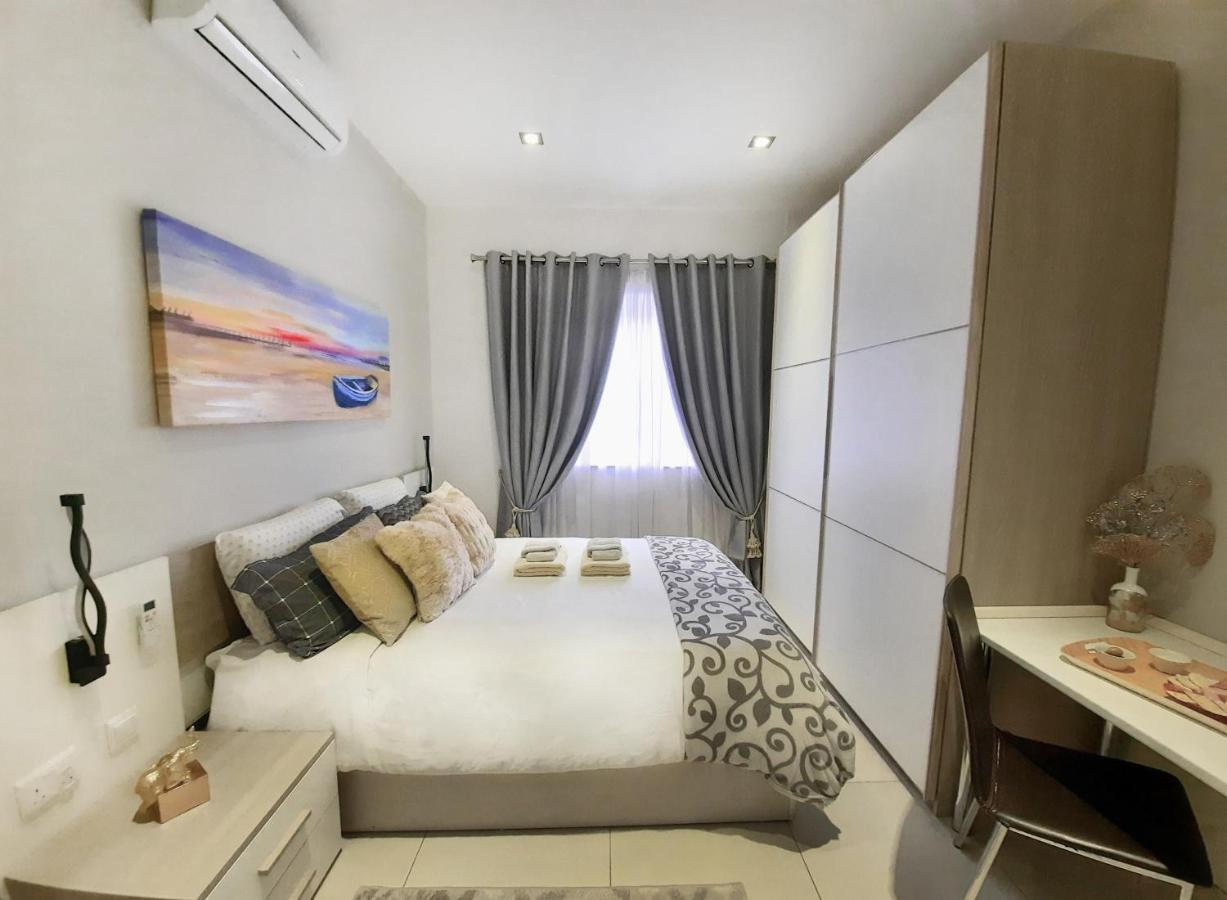 Cozy Rooms - Great Bus Connections - Free Parking Mosta Luaran gambar