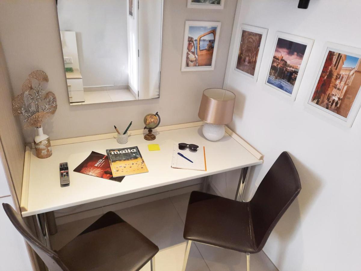 Cozy Rooms - Great Bus Connections - Free Parking Mosta Luaran gambar