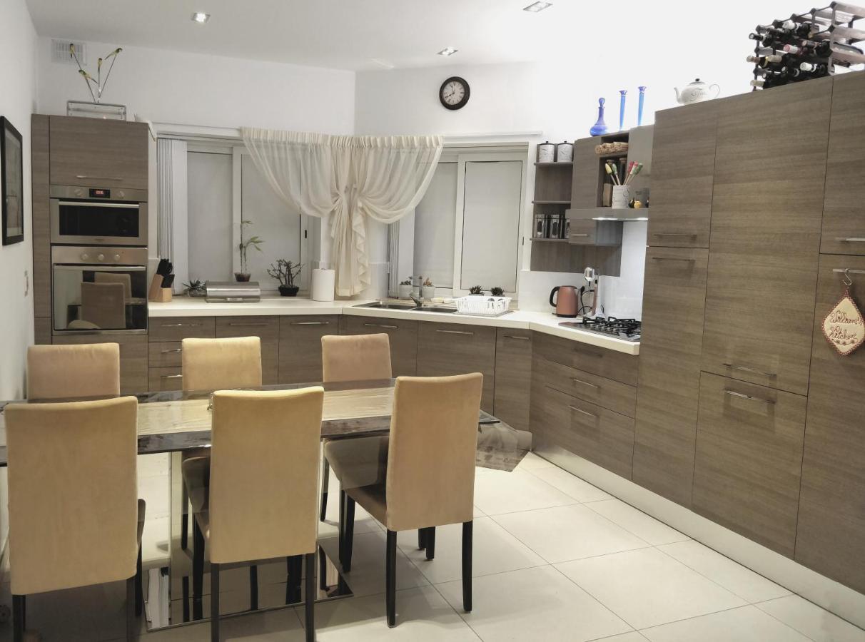 Cozy Rooms - Great Bus Connections - Free Parking Mosta Luaran gambar